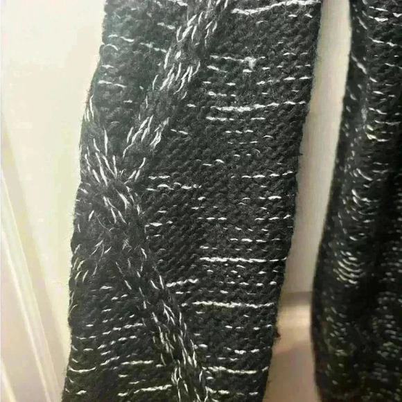 Silence + Noise Black & White Knit Sweater Size Small Wool Blend Scoop Neck. - Picture 4 of 6